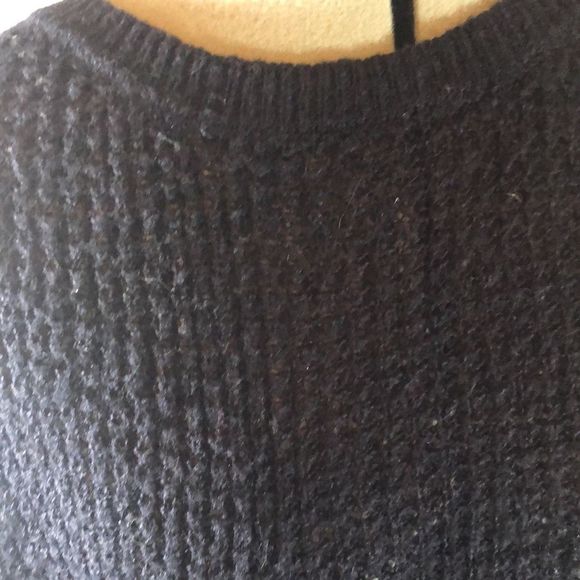 Forever 21 navy nubby sweater size medium, crew neck, longer in back - Picture 2 of 8